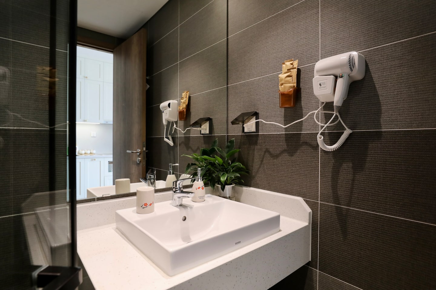 Atutu Home Landmark 1PN + bồn tắm — ảnh 23